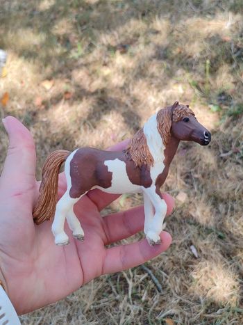 Figurine poney cheval Schleich marron et blanc