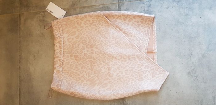 Jupe neuve - photo numéro 2