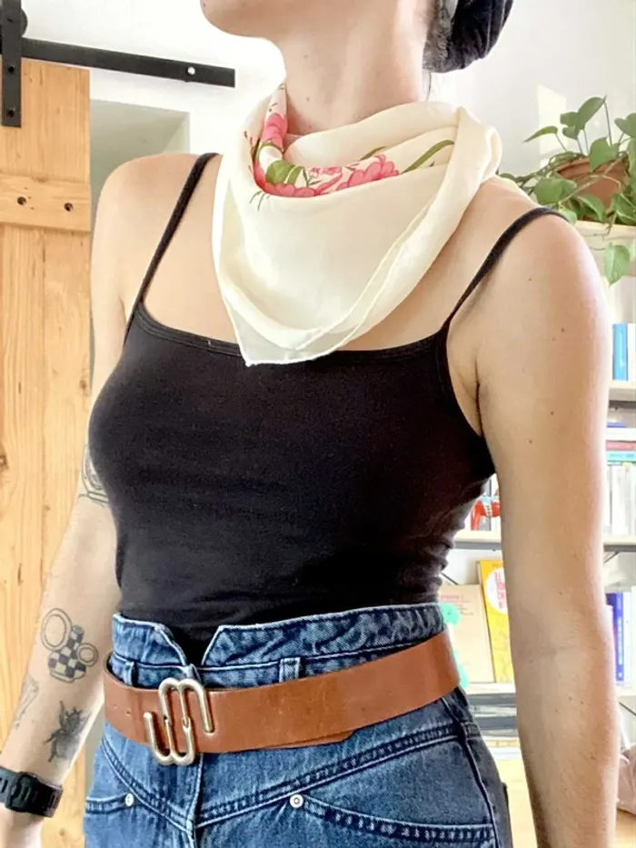 Foulard à fleurs - photo numéro 4
