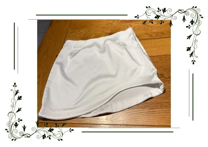 Bershka - Mini-jupe en satin stretch - Blanc taille M