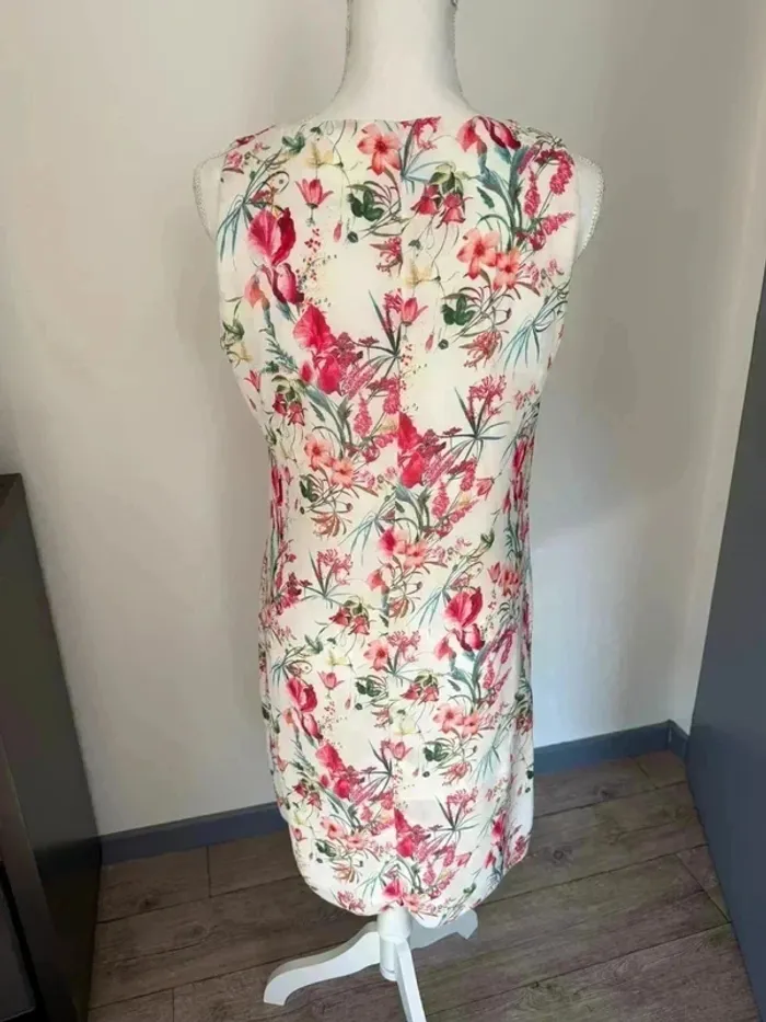 Jolie Robe marque Armand Thiery taille 38 - photo numéro 3