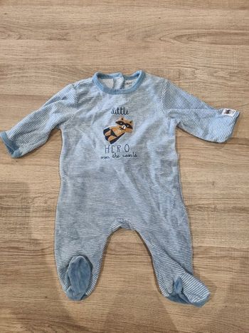 Pyjama taille 3 mois de kiabi très bonne etat