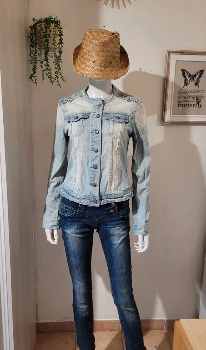 Blouson en jean délavé - photo numéro 2