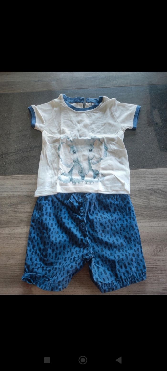 Ensemble été garçon 
T shirt + short
18 mois