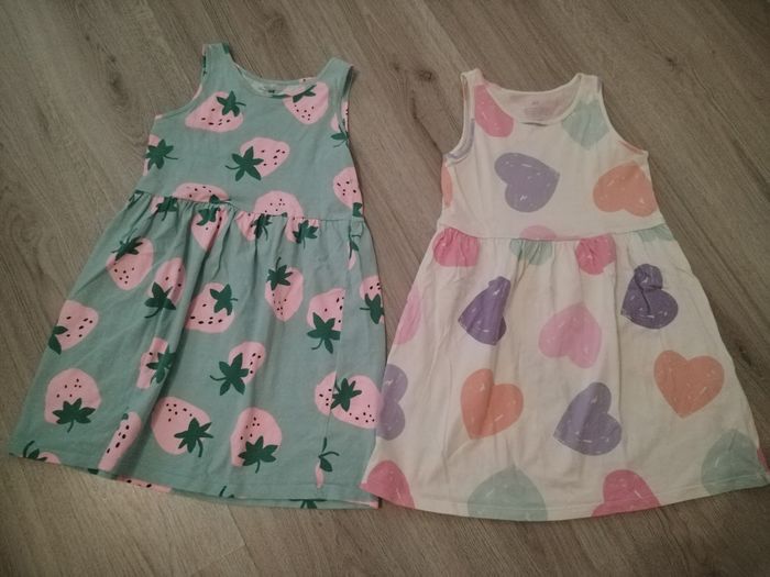 Lot robes débardeurs 6/8 ans