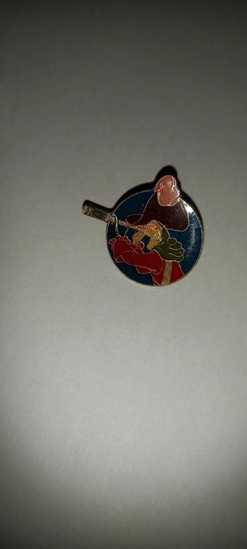 Pin's capitaine crochet