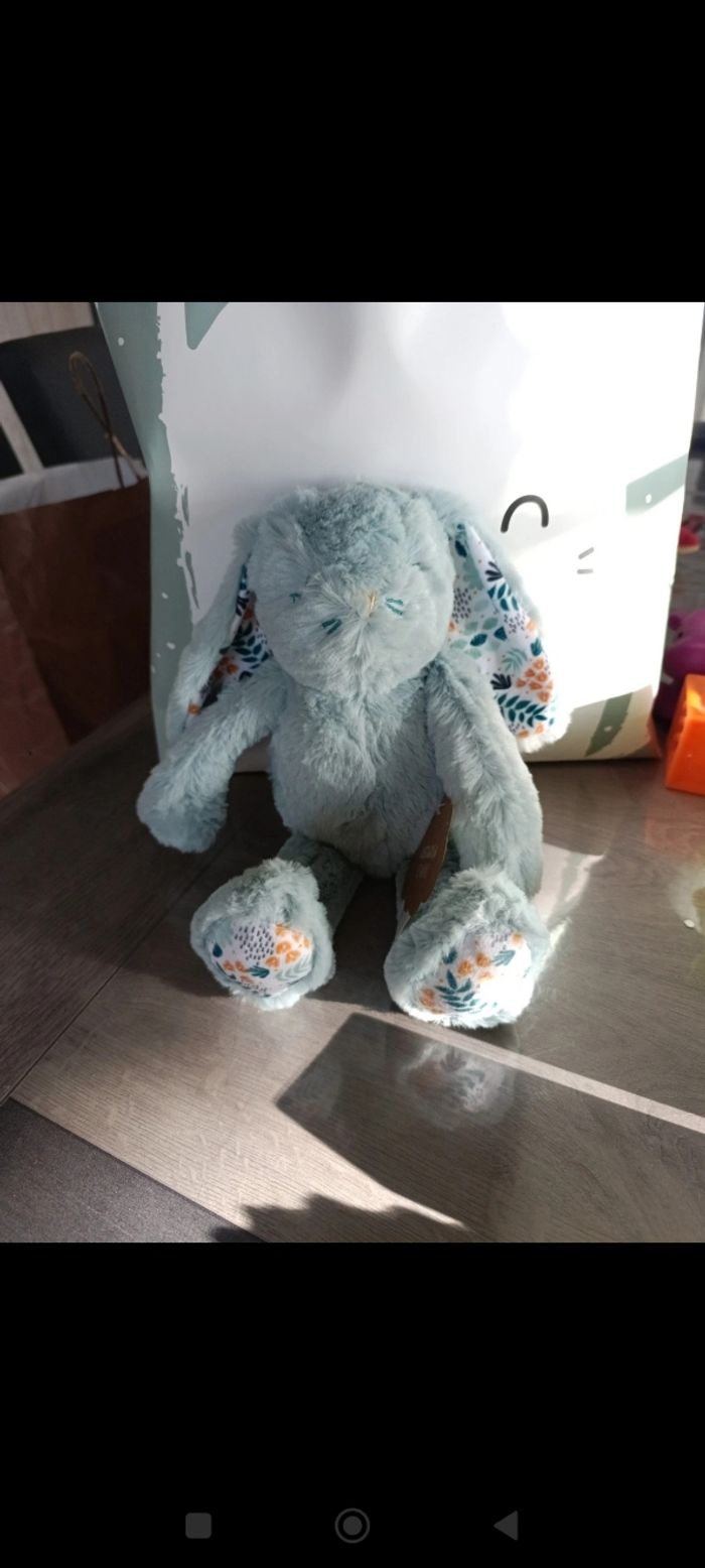 Doudou lapin ostaria