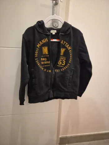 Sweat zippé à capuche
