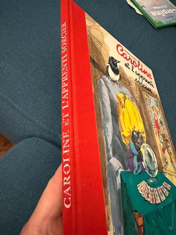 Caroline et l’apprenti magicien sorcier bords rouges édition limitée livre bd Album Hachette - photo numéro 2