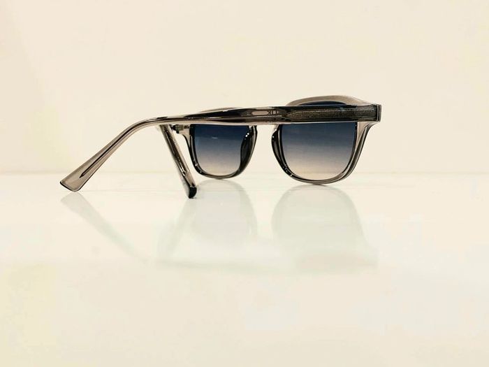 Lunette de soleil mixte grise transparente verres bleus dégradés UV protection catégorie 2 - photo numéro 4