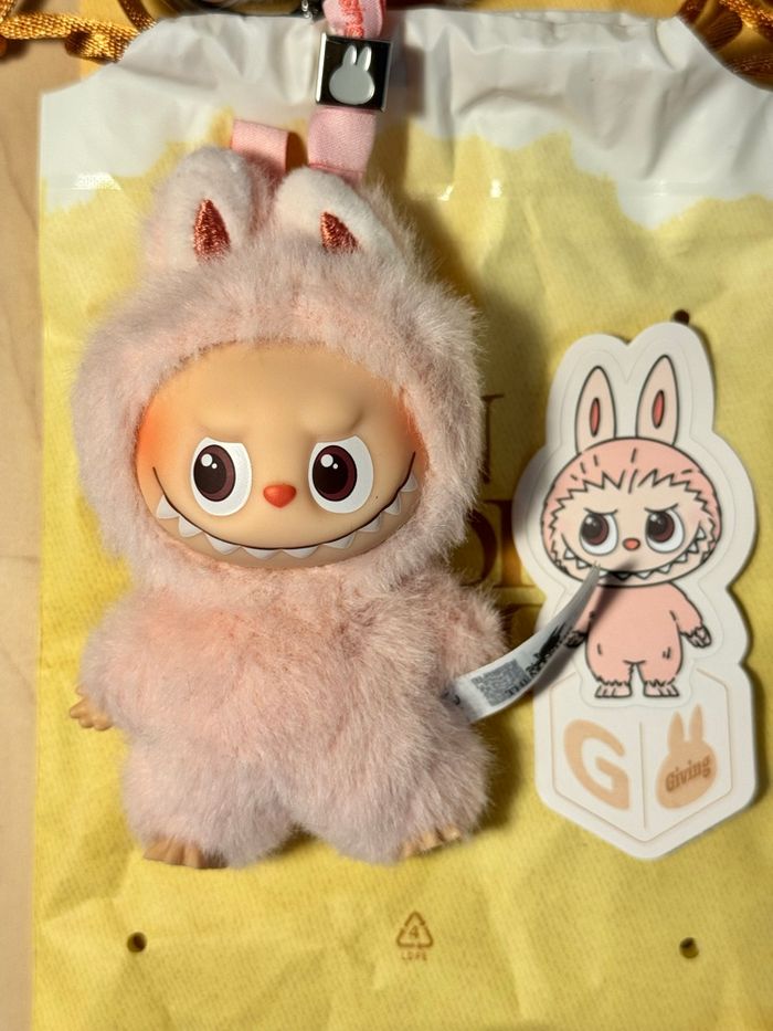 labubu pin for love letter "G"