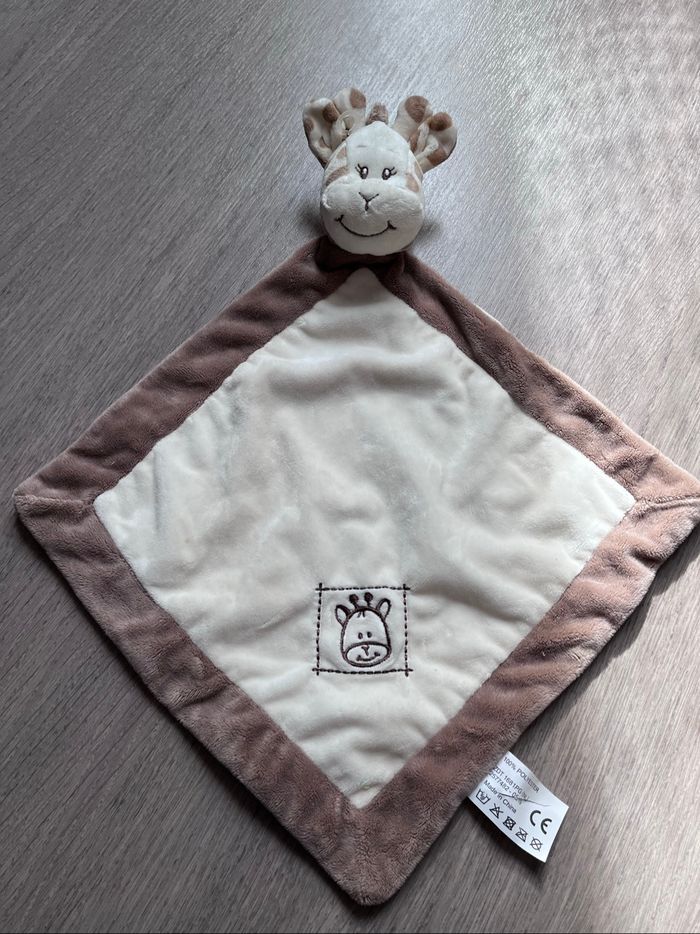Doudou plat grelot girafe marron creme neuf avec étiquette