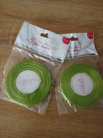 Lot de 2 rouleaux de ruban satin vert