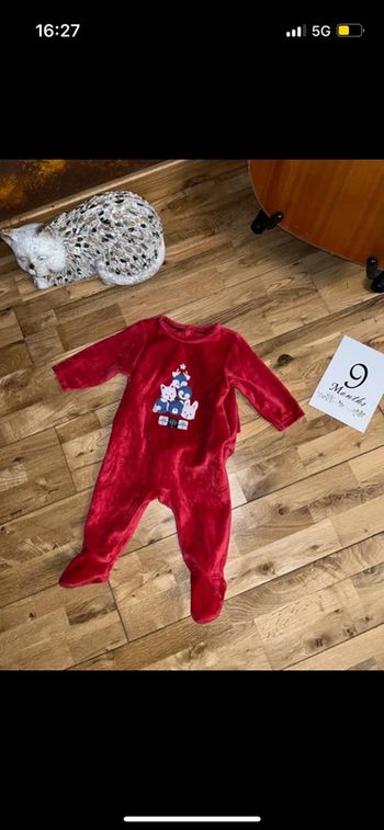 Joli pyjama rouge motifs Noël très bon état obaibi 9 mois/71cm