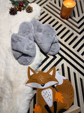 Claquette fourrure fille 36/37 neuves 