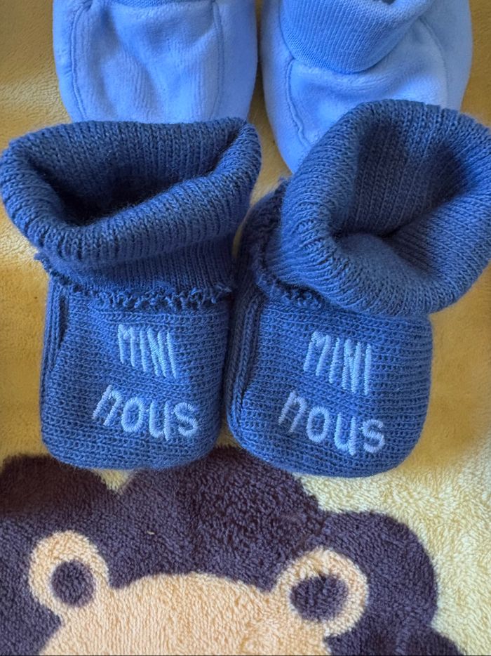 Lot chaussures chaussons chaussettes - photo numéro 2