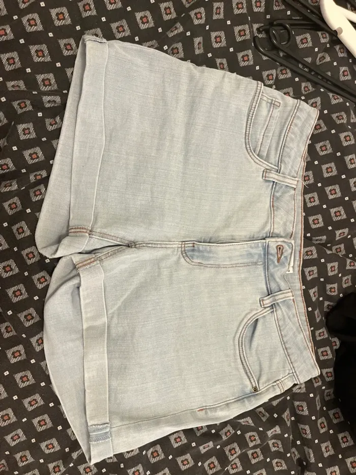 Short jeans