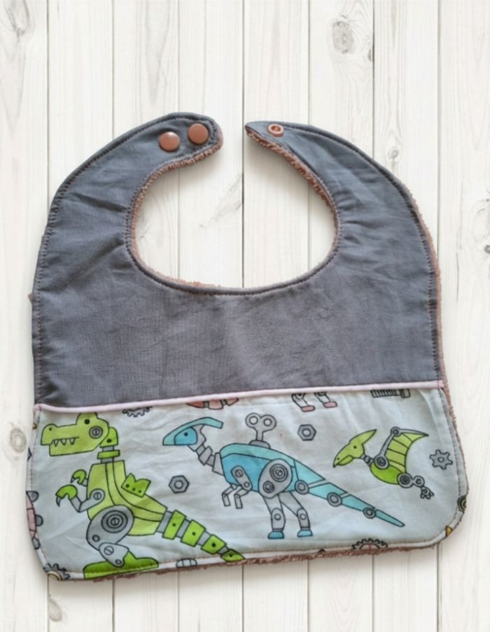 Bavoir classique Création fait main artisanale - photo numéro 1