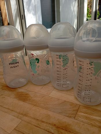 4 biberons Philips Avent Natural 260ml