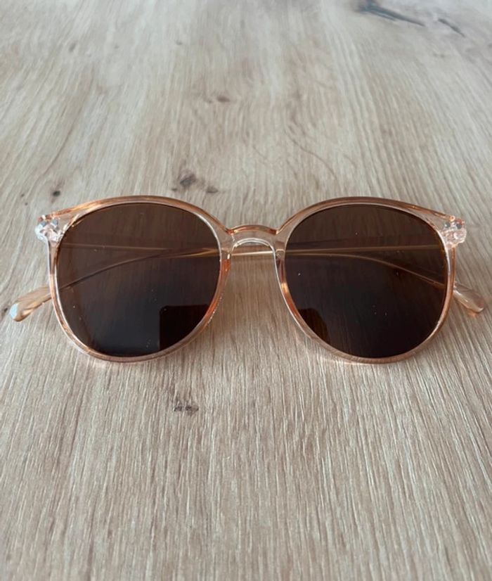 Lunettes de soleil femmes neuves - photo numéro 2