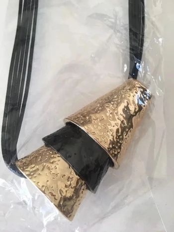 Collier bi couleur original neuf