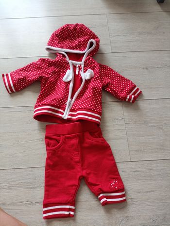 Ensemble rouge