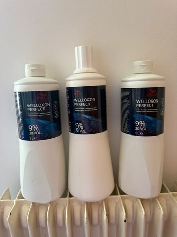 Lot de bouteilles d’Oxydant Wella 30 Volumes en lot ou à l’unité – Neuf