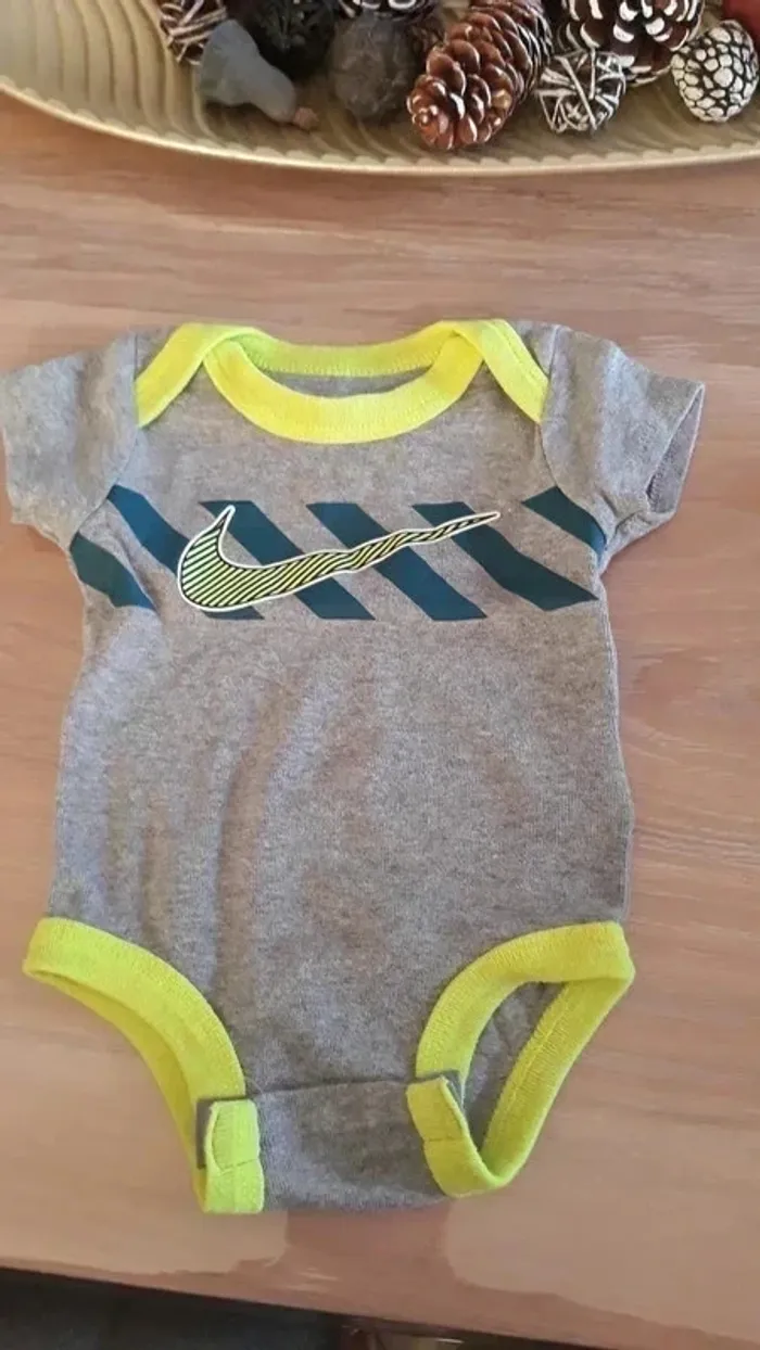 Ensemble Nike tout neuf
