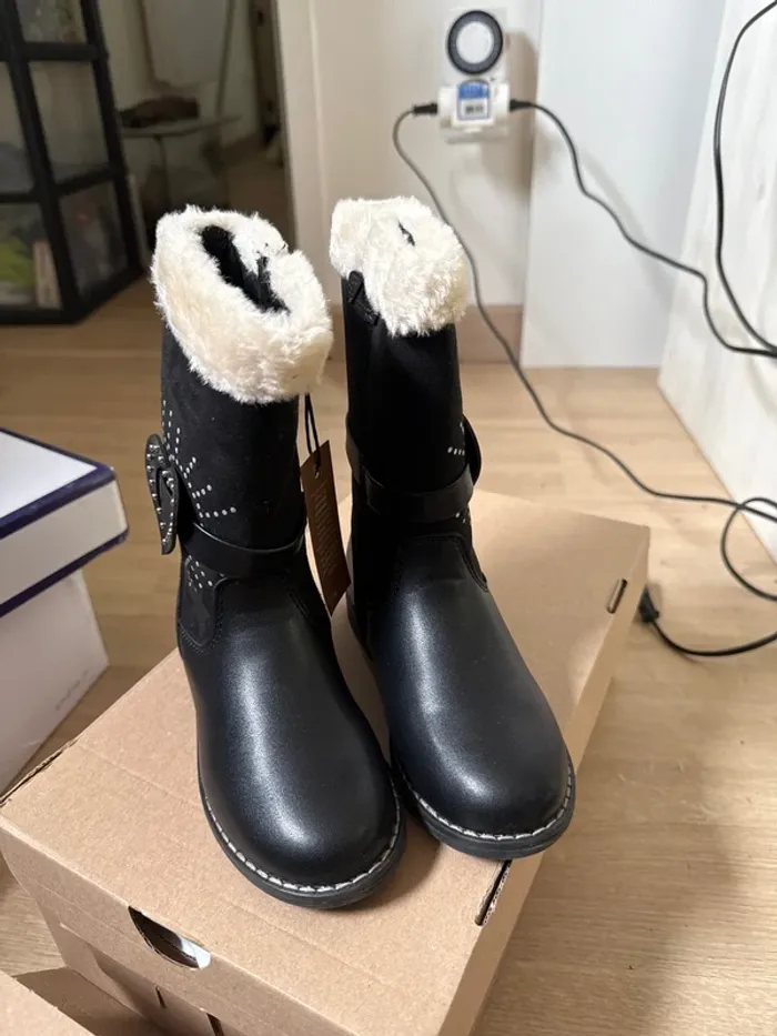 Jolies bottines de la marque Friboo neuves avec étiquette pointure 28 - photo numéro 3