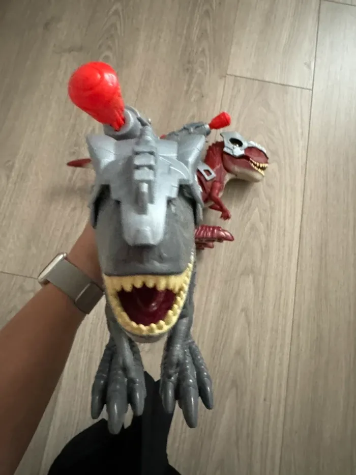 2 dinosaures combat - photo numéro 3