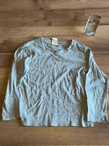 Je vend un haut manches longues garçon enfant 98/104 cm très bon état