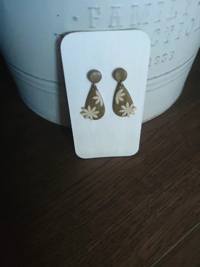 Magnifique boucles d'oreilles florale - photo numéro 4