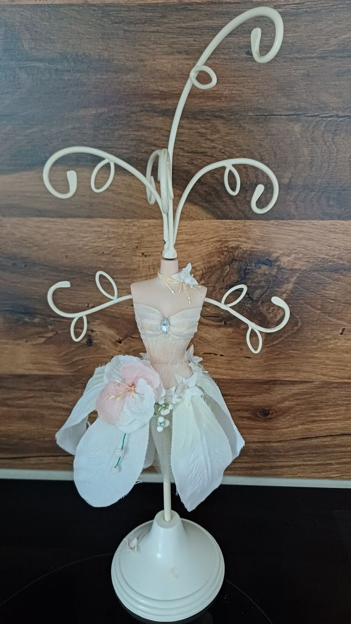 Porte-bijoux buste femme