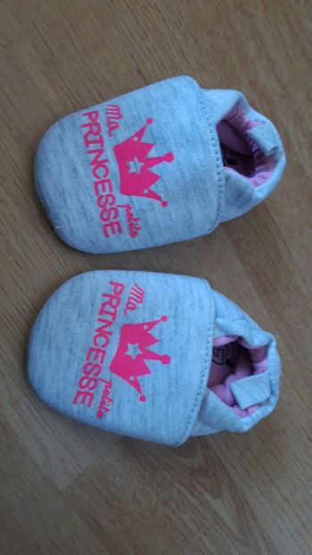 Chausson/chaussure bébé fille 3/6mois