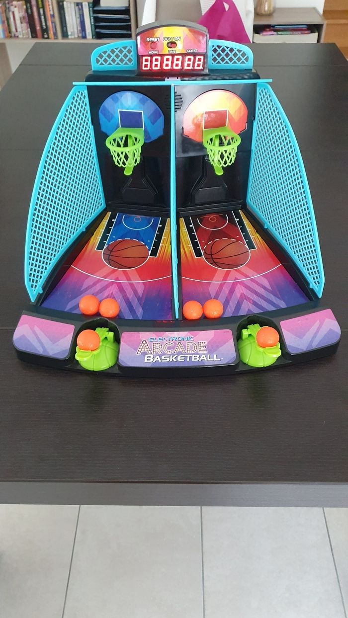 Jeu d'arcade électronique duel basket-ball