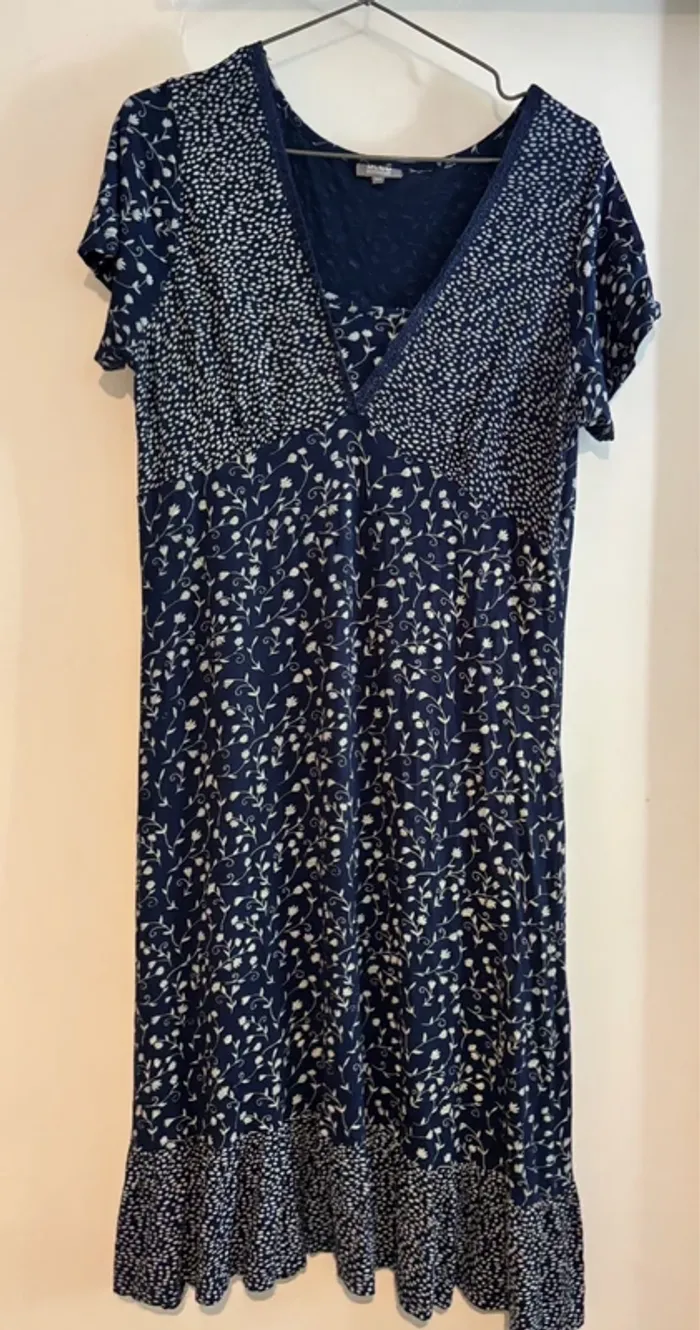 Robe Bleu Bonheur taille 44 – Imprimé fleuri bleu marine