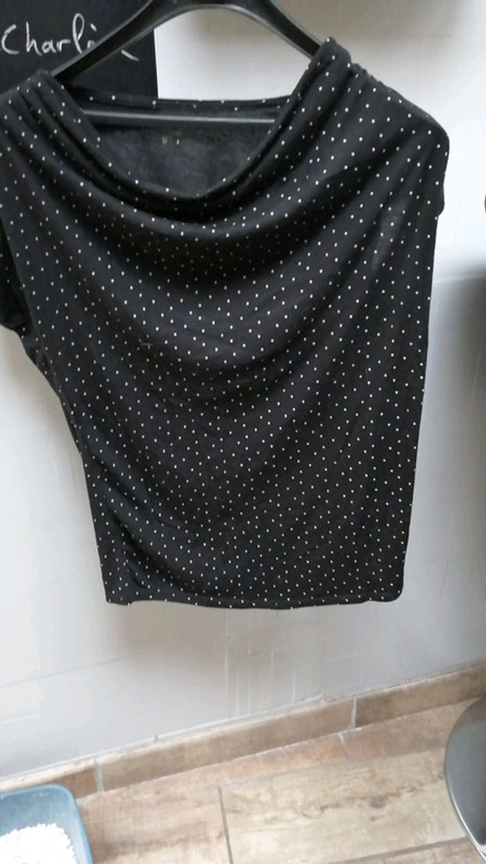 T-shirt noir à pois in extenso