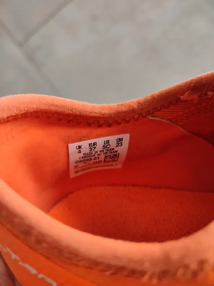 Chaussures de foot T.37 - photo numéro 4