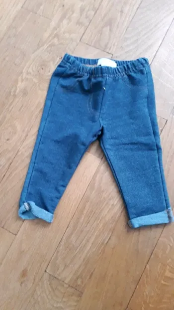 Pantalon fille 3-6 mois bon etat