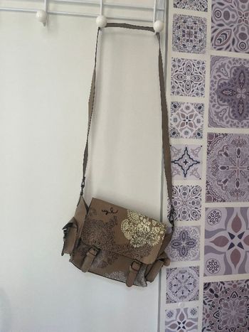 Petit sac bandoulière beige taupe marron clair avec mandala crème et blanc