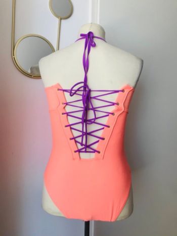 Joli Maillot une pièce corail fluo et à lacet mauve Soleil Sucré