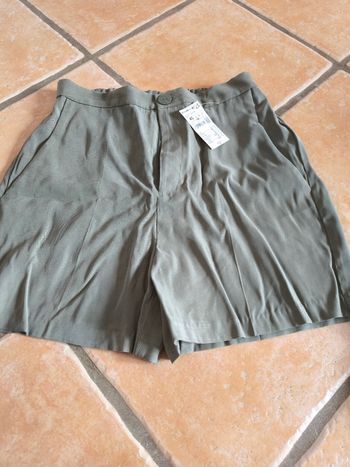 Short kaki