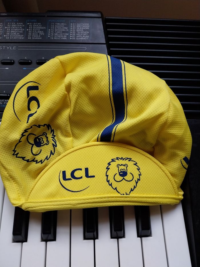 Casquette LCL publicité Tour de France. Ne pas avoir une trop grosse tête.  Tissu polyester recyclé - photo numéro 4