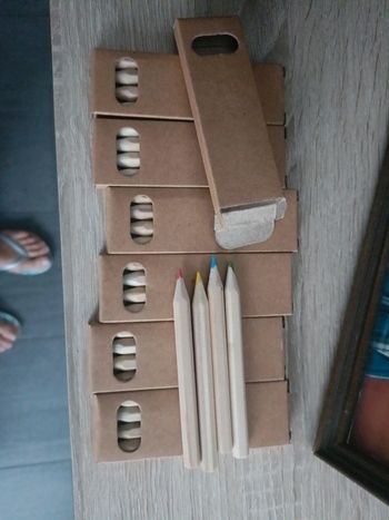 Lot de 7 boîtes de crayon de couleur