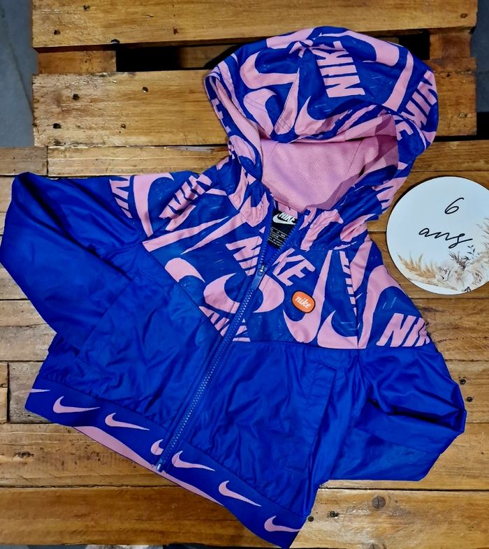 Coupe-vent à capuche Nike