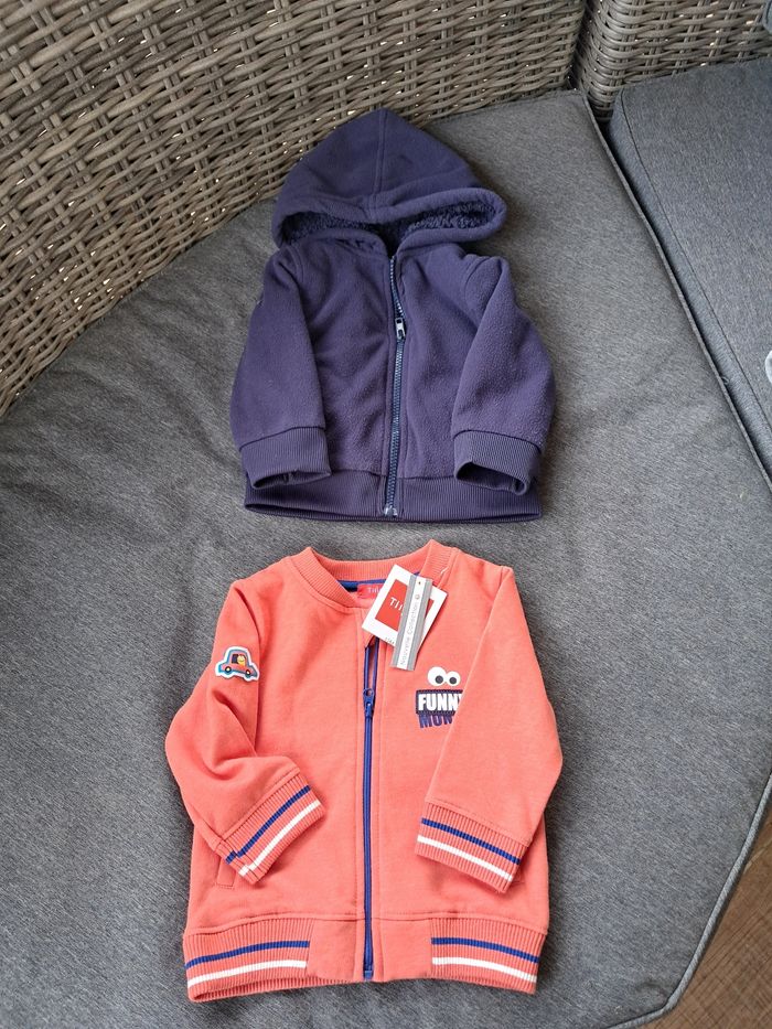 Lot de 2 gilets sweats zippés neufs 12mois garçon