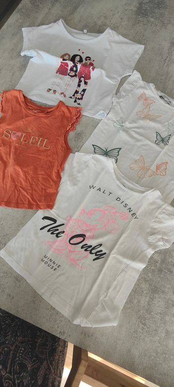 Lot 4 tee shirts 6 ans