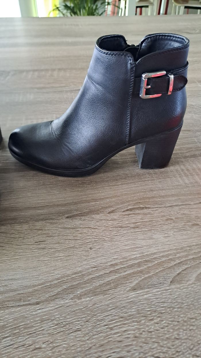 Jolie paire de bottines - photo numéro 2