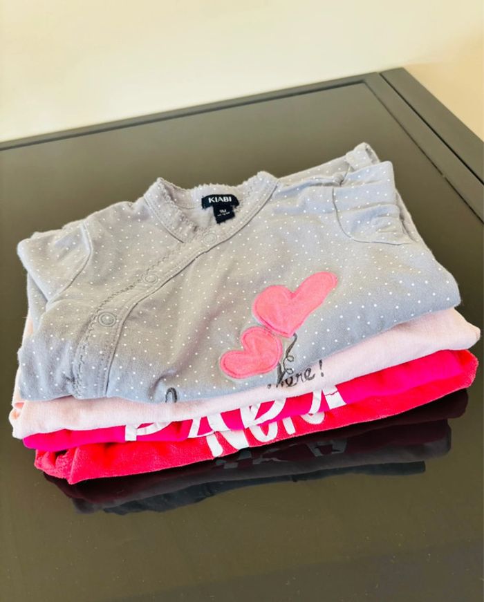 Lot de 4 pyjamas une pièce / Taille 9 mois