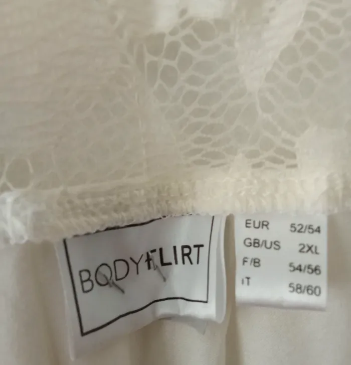 Haut femme ⭐ très bon état ⭐ Taille 54 -56 ⭐bodyflirt - photo numéro 5